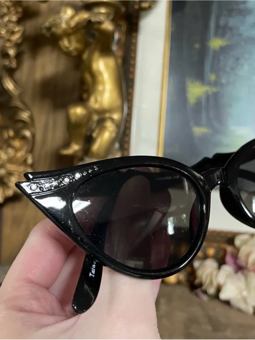 Black Cat-Eye Women's Sunglasses - Classic Stylish Shades